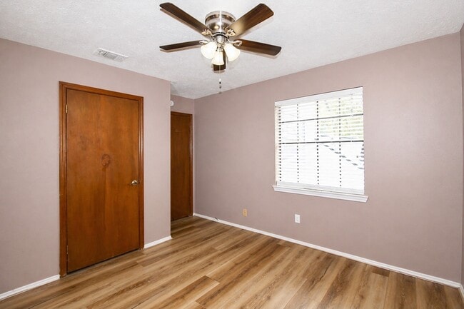 Building Photo - 3515 Woodmere Ln
