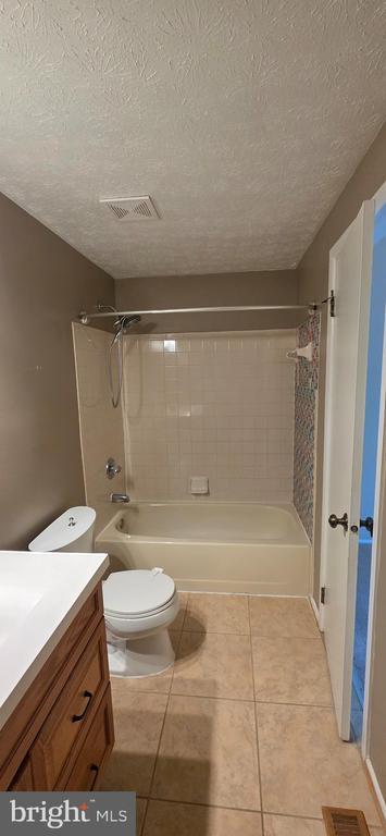 Building Photo - 7886 Marioak Dr