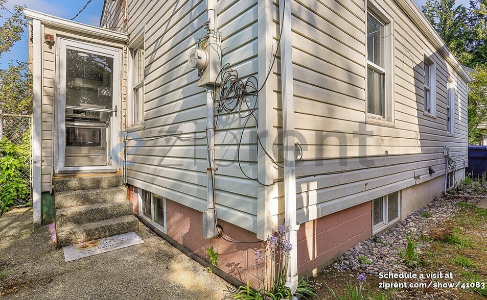 Building Photo - 11246 1st Ave S