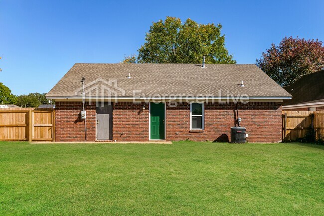 Building Photo - 261 Gracewood St