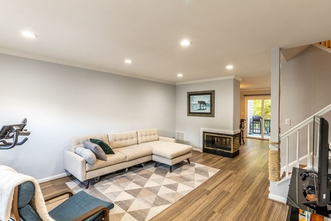 Building Photo - 1289 Clifden Green