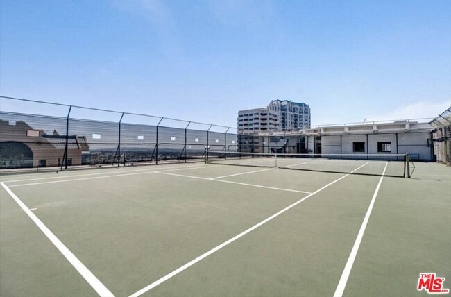 Building Photo - 10535 Wilshire Blvd