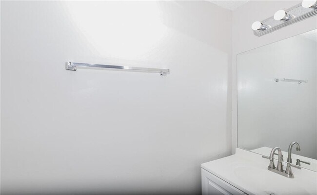 Building Photo - 3795 London Dr