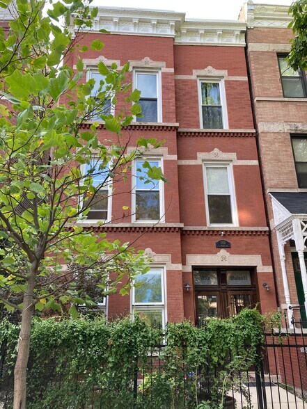 Building Photo - 1102 N Wolcott Ave