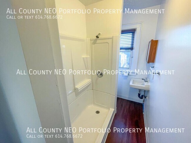 Building Photo - 2 Bed, 1 Bath Townhouse