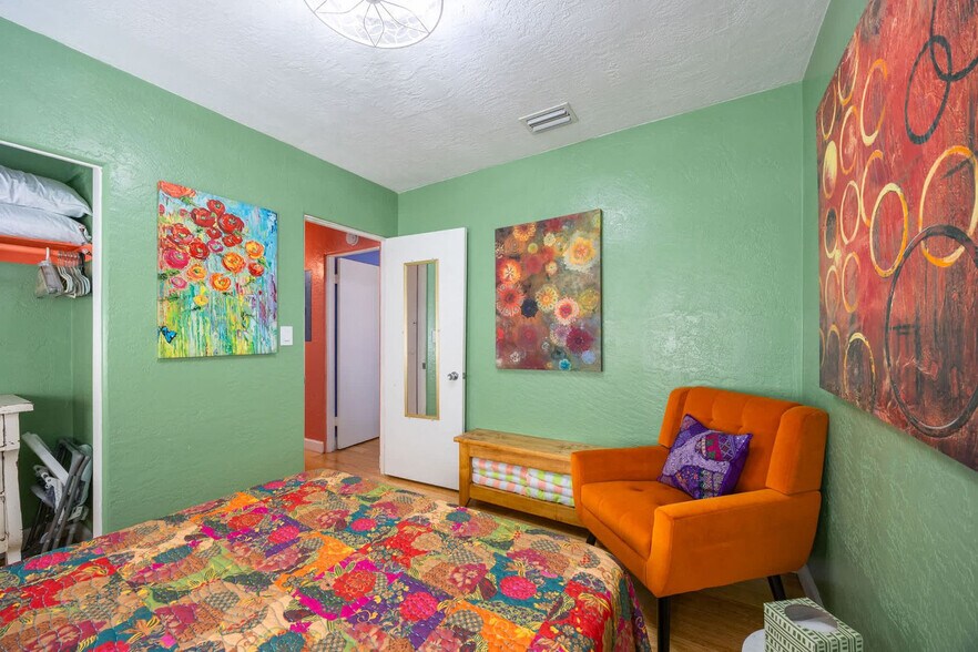 Building Photo - 214 Lucerne Dr