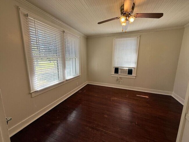 Building Photo - Pensacola - East Hill - 3 bedroom, 1 bathroom