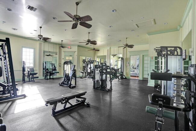 Building Photo - 118 NW Pleasant Grove Way