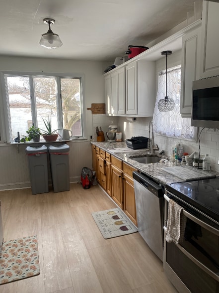 Building Photo - 61 Orchard St