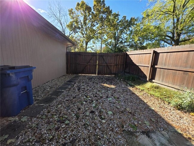 Building Photo - 29 Dunedin Dr