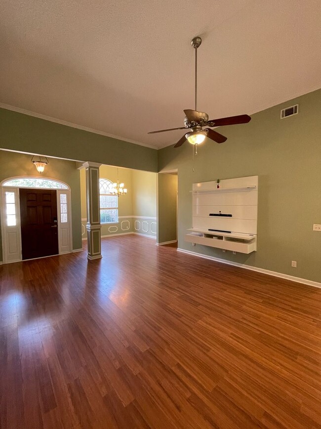 Building Photo - Rare Find in Henderson Golf Community!