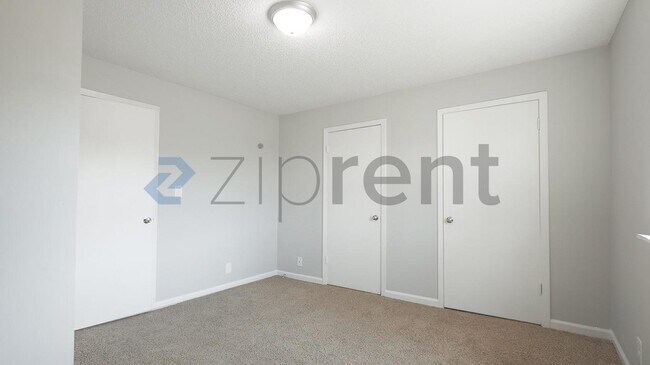 Building Photo - 815 Golf View Pl