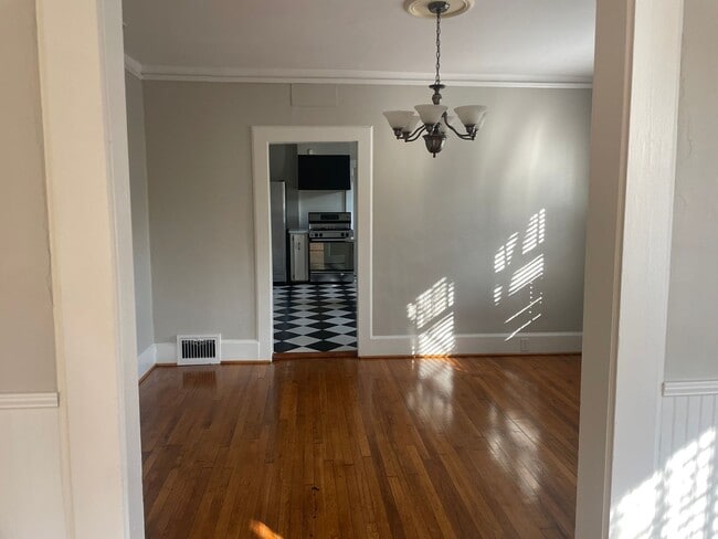 Building Photo - Brick 3 Bedroom Bungalow Available Now!
