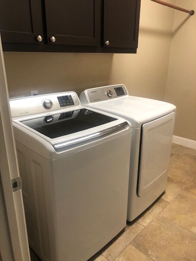 Building Photo - Beautiful Manteca Home in Quiet Neighborhood