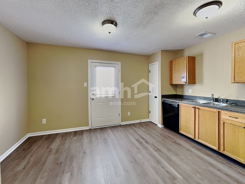 Building Photo - 2343 Summerwood Ln