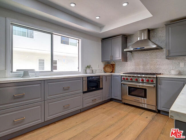 Building Photo - 4776 La Villa Marina