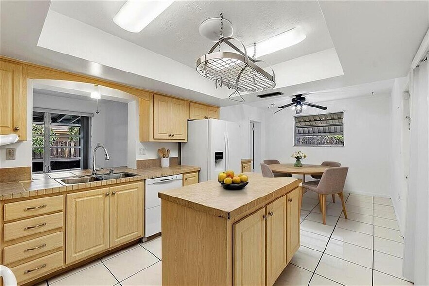 Building Photo - 9200 SW 55th St