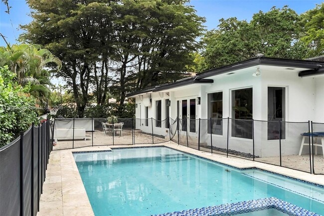 Building Photo - 1444 Mendavia Ave