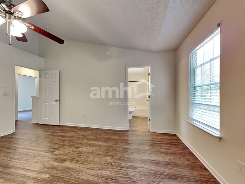 Building Photo - 6335 Dumont Ln