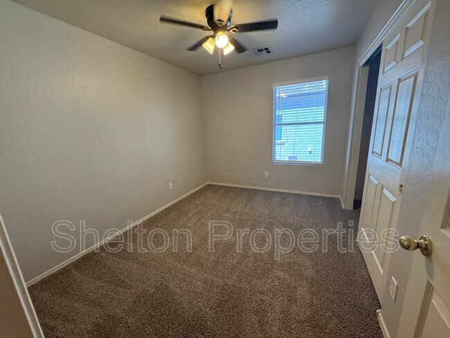 Building Photo - 14787 W Columbine Dr