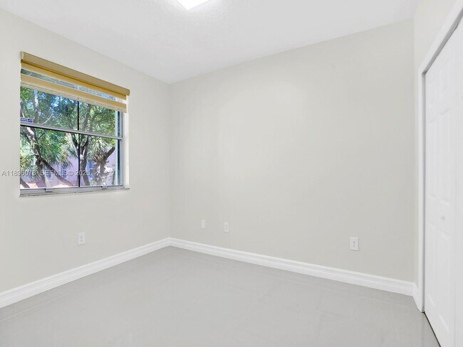 Building Photo - 6420 NW 114th Ave