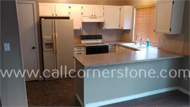 Building Photo - 2570 Clarendon Dr