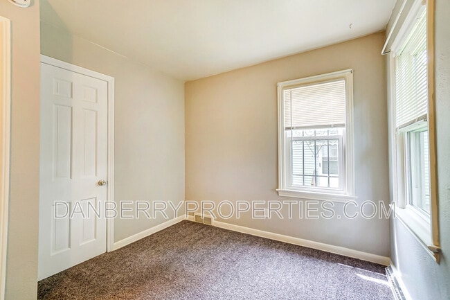 Building Photo - 833 Turner Ave