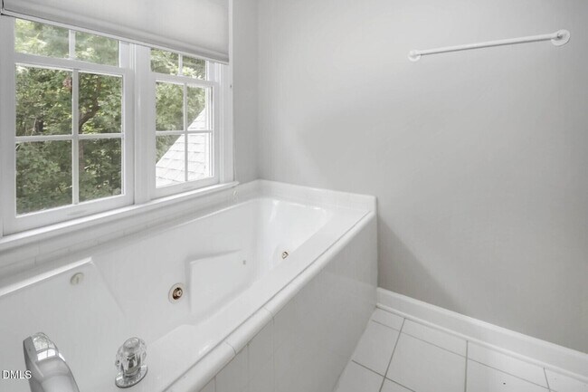 Building Photo - 301 Perry Creek Dr