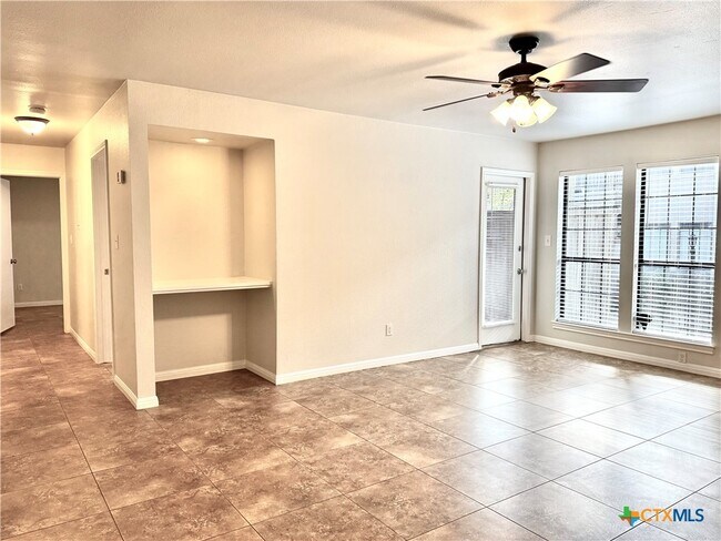 Building Photo - 1202 Thorpe Ln