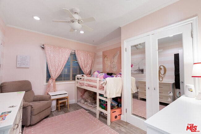 Building Photo - 1551 S Ogden Dr