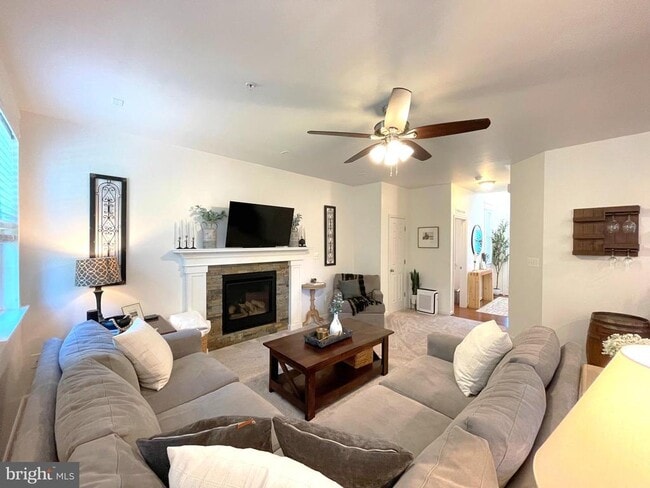 Building Photo - 519 Gate Dancer Ct