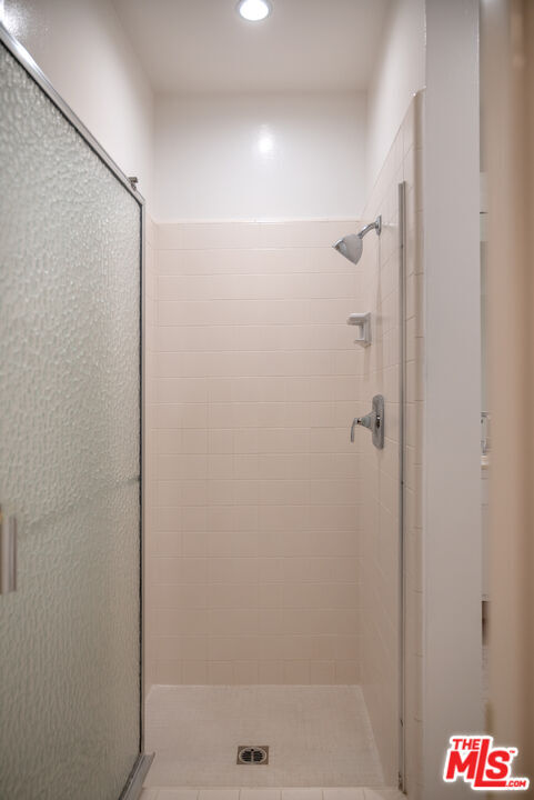 Building Photo - 2701 Lake Hollywood Dr