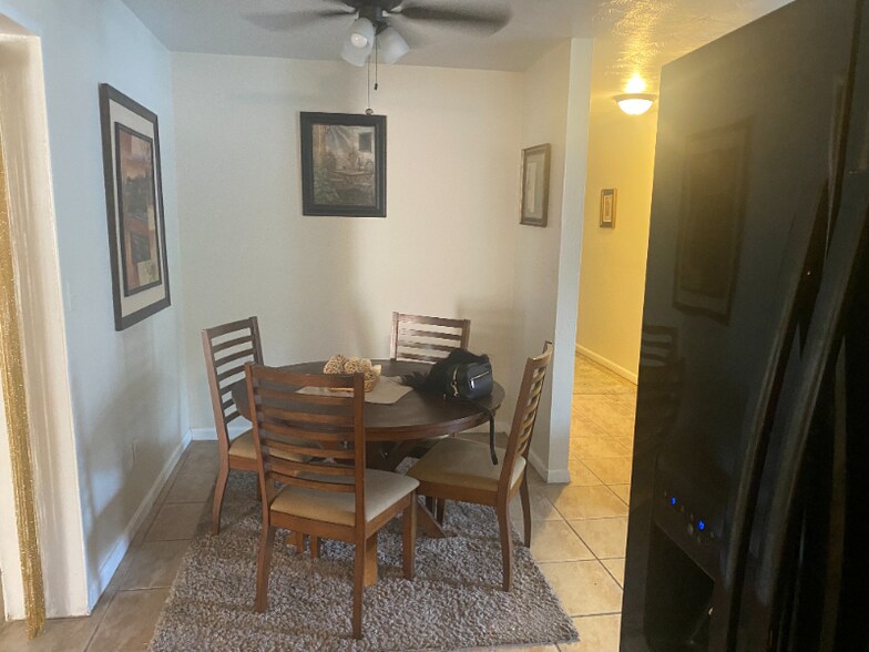 Building Photo - 2522 Stratford Dr