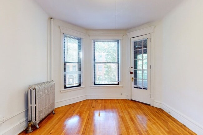 Floorplan - 5405-5407 S. Woodlawn Avenue