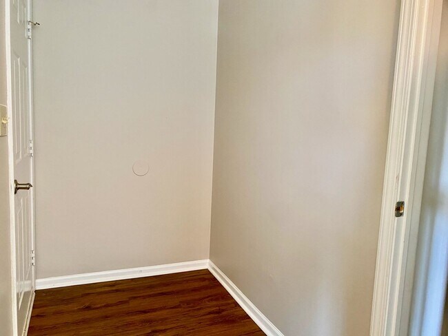 Building Photo - COMING SOON!! Great 3 Bedroom 2 Bathroom R...