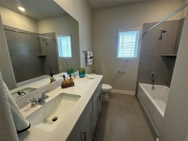 Building Photo - 3110 Valley Peak Dr