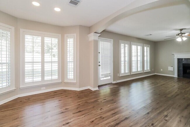 Building Photo - 26011 Bearborough Dr