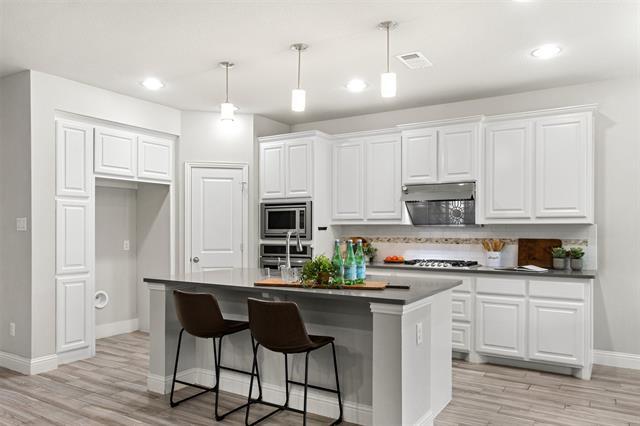 Building Photo - 713 Parkland Dr