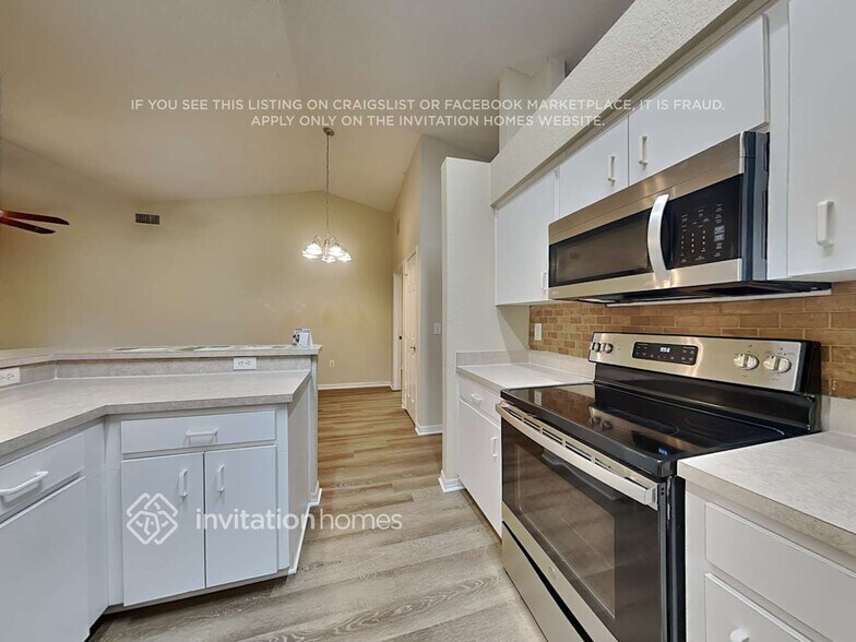 Building Photo - 2655 Green Valley Dr