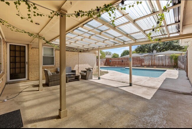 Building Photo - 1432 Cheyenne Rd