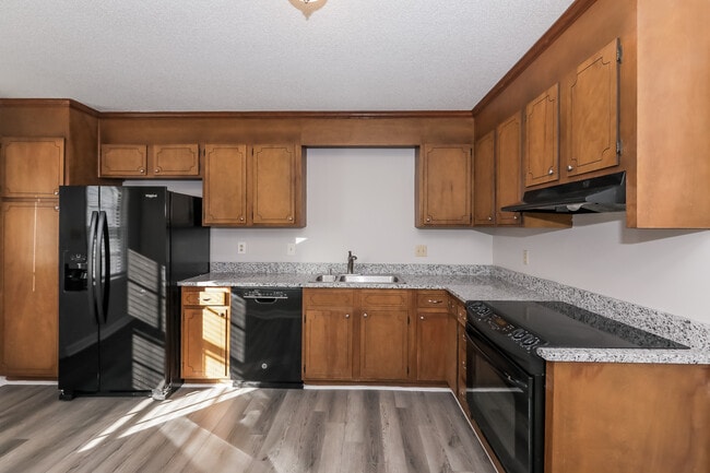 Building Photo - 5117 Chestnut Lake Dr