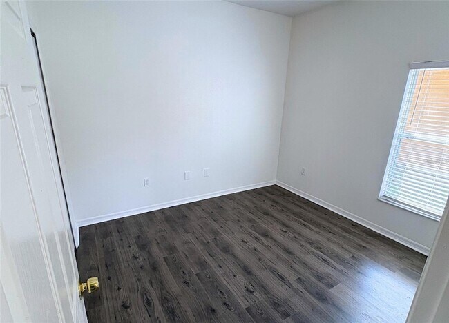 Building Photo - 3637 Weatherfield Dr