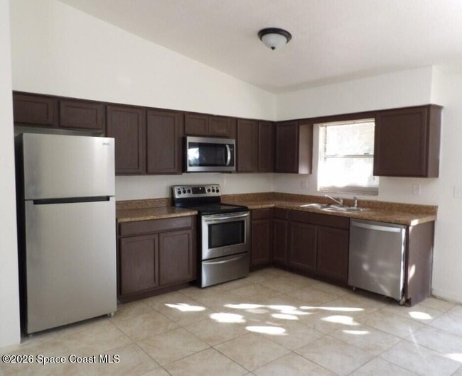 Building Photo - 752 Gelaso St SW