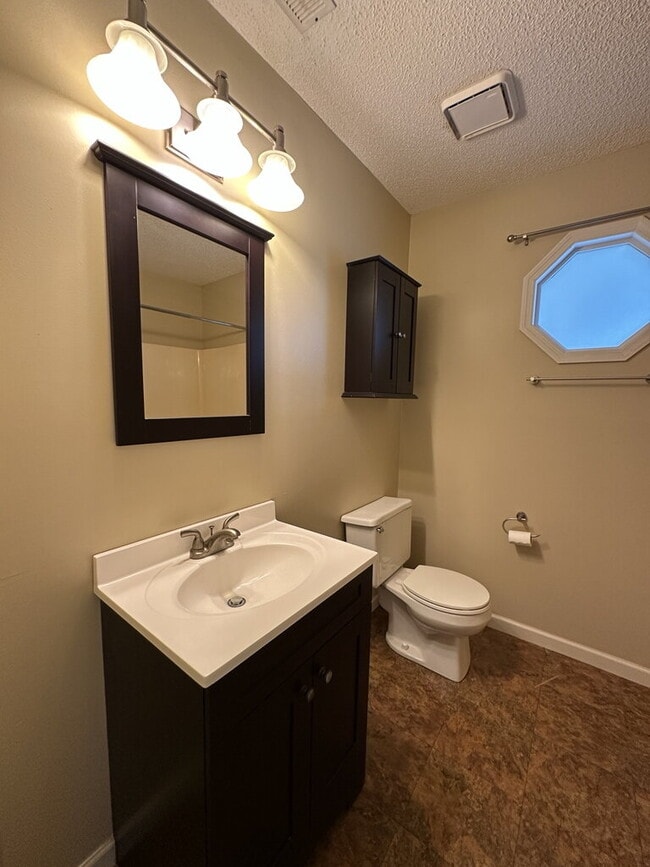 Building Photo - 237 Baytree Dr