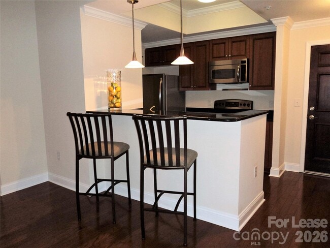 Building Photo - 300 W 5th St