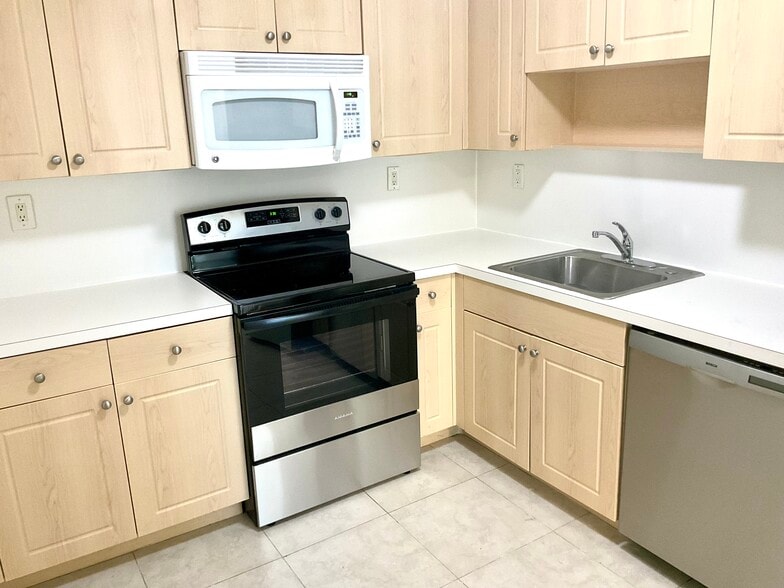 Building Photo - 760 SE 2nd Ave