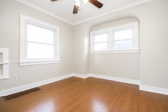 Building Photo - 1467 Crestwood Rd
