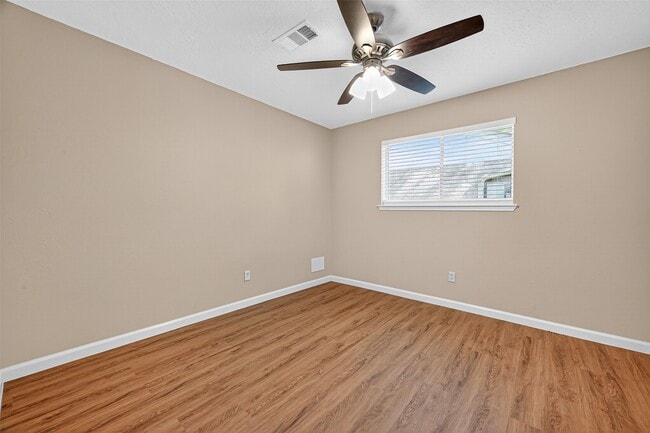 Building Photo - 1414 S Kirkwood Rd