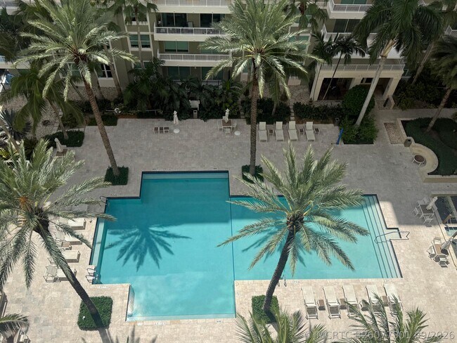 Building Photo - 700 E Boynton Beach Blvd