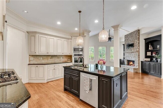 Building Photo - 5861 Yoshino Cherry Ln NE